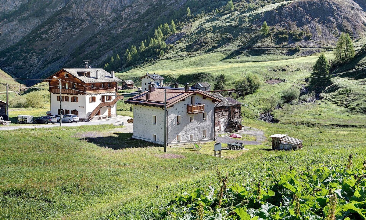 Trepalle Apartment | 'Stefan Trepalle' Apartment with Mountain View, Shared Garden & Wi-Fi