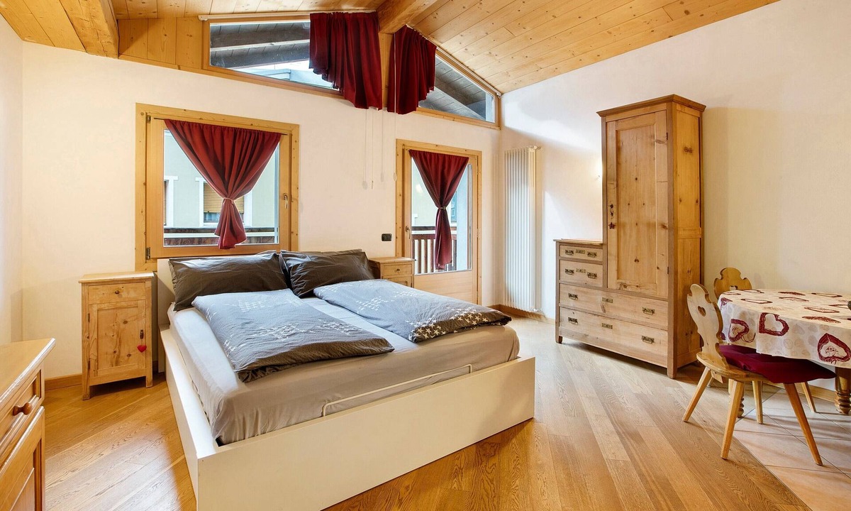Bormio Apartment | Studio Apartment 'Premesan 3' with Mountain View, Balcony and Wi-Fi