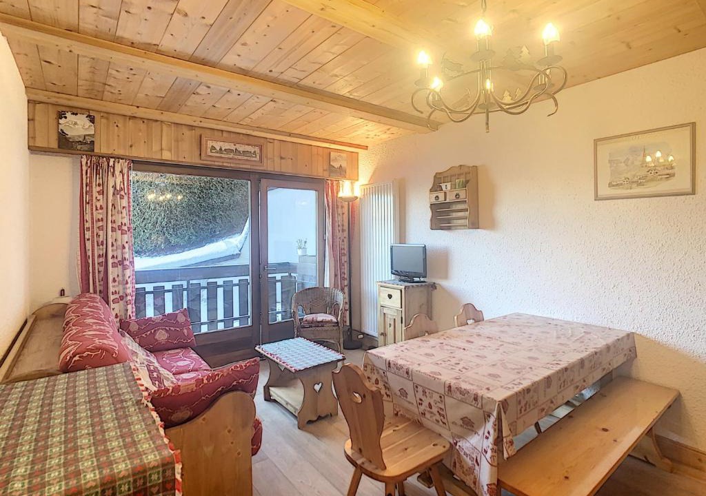 Combloux Apartment | Studio cosy avec cabine, pied des pistes à Combloux, balcon, casier à skis, équipements modernes - FR-1-560-56