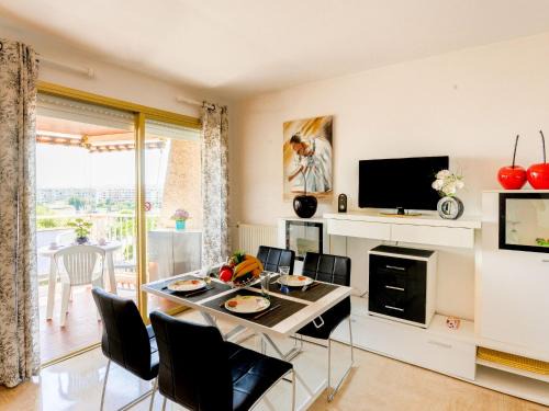 Cros-de-Cagnes Apartment | Studio Le Baccara by Interhome
