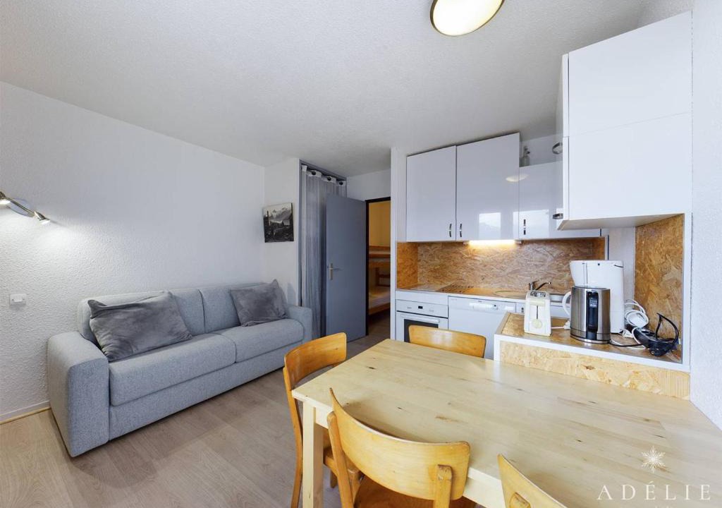 La Rosiere Apartment | Studio rénové skis aux pieds, balcon sud, parking inclus, proche commerces et garderie. - FR-1-398-512