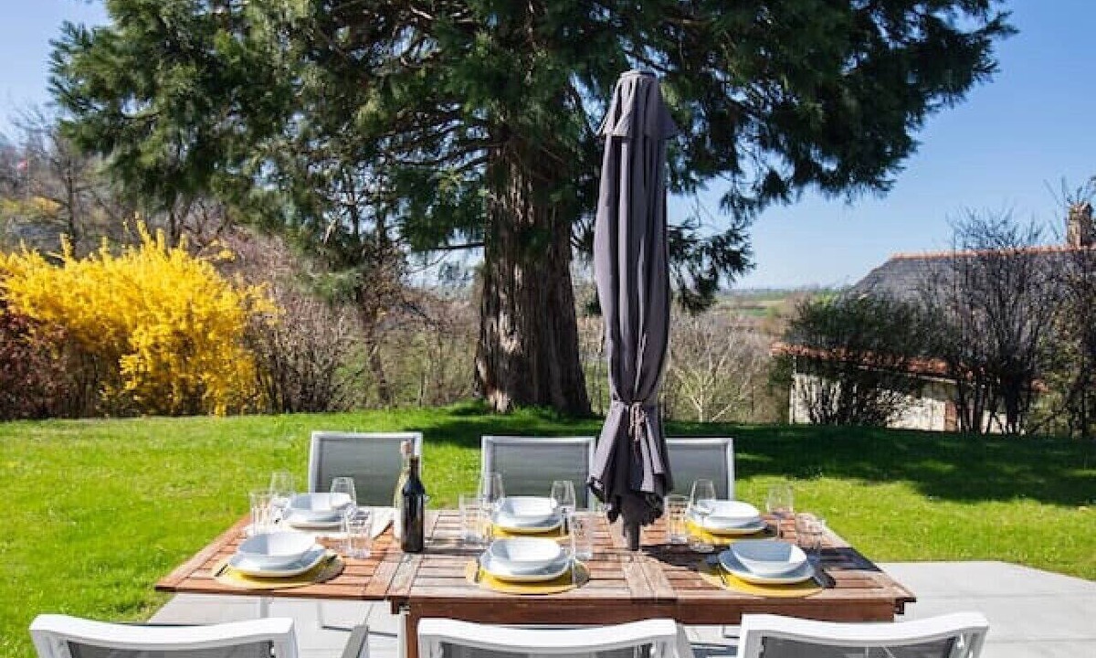Gibloux Apartment | Stunning, bright apartment with a private garden