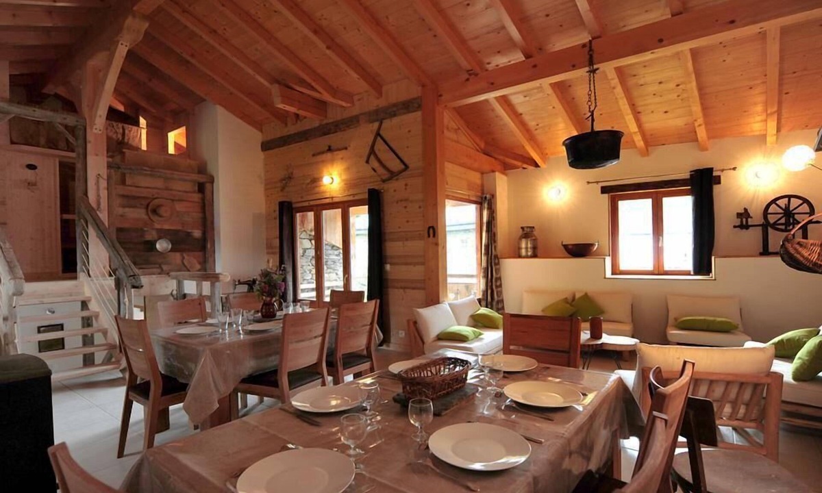 Le Bettaix Apartment | Terrace, balcony, fireplace or stove, parking, tv, 150m², Les Menuires