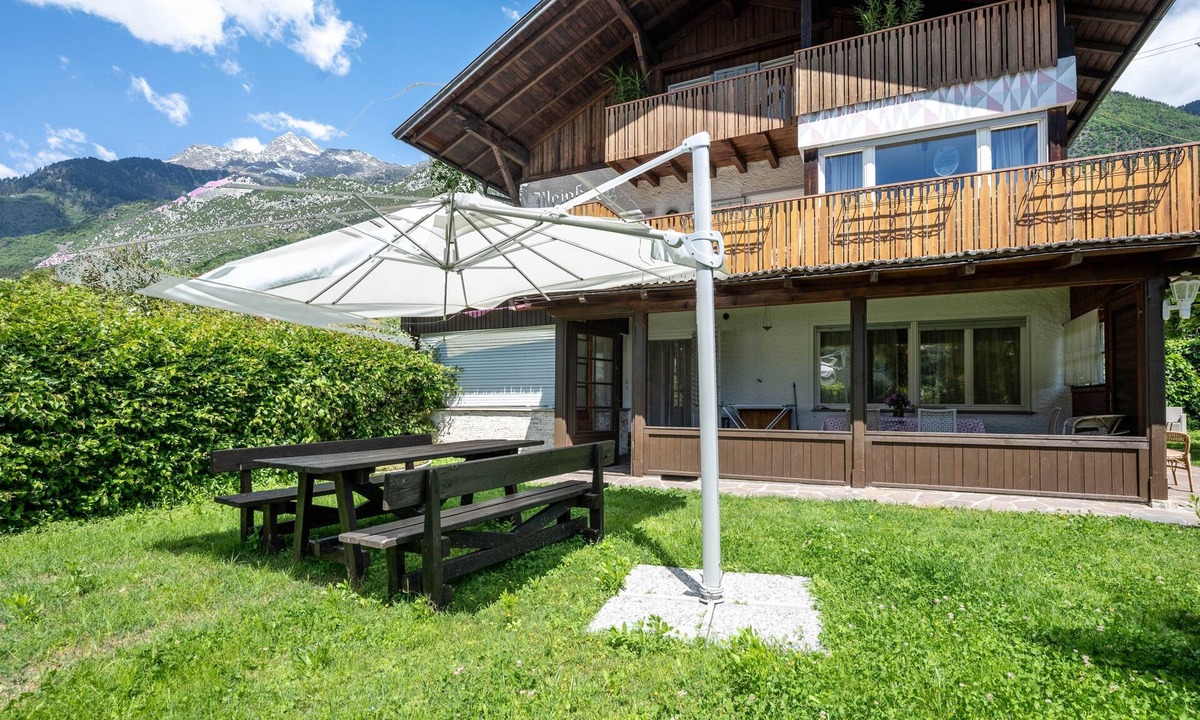 Lagundo Apartment | Töllerhof Organic Farm Apartment 'Weinberg 1' with Mountain View, Shared Pool, and Wi-Fi