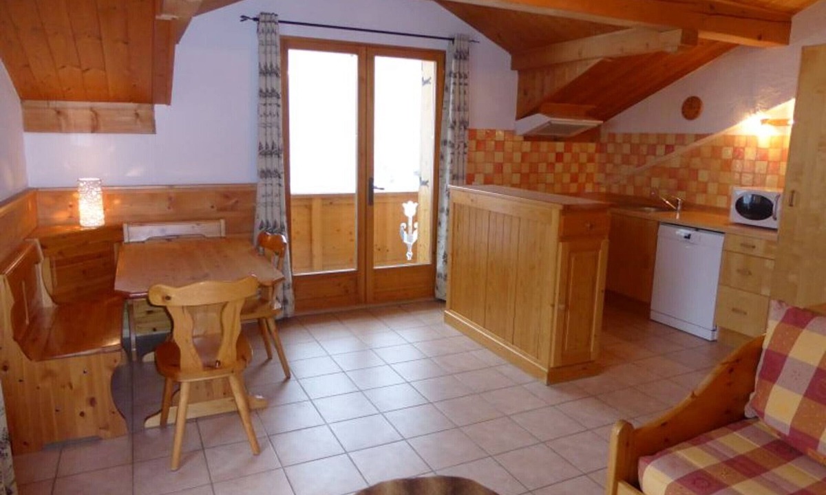 Pralognan-la-Vanoise Apartment | Top floor chalet, 3 rooms, 6 ppl, near slopes
