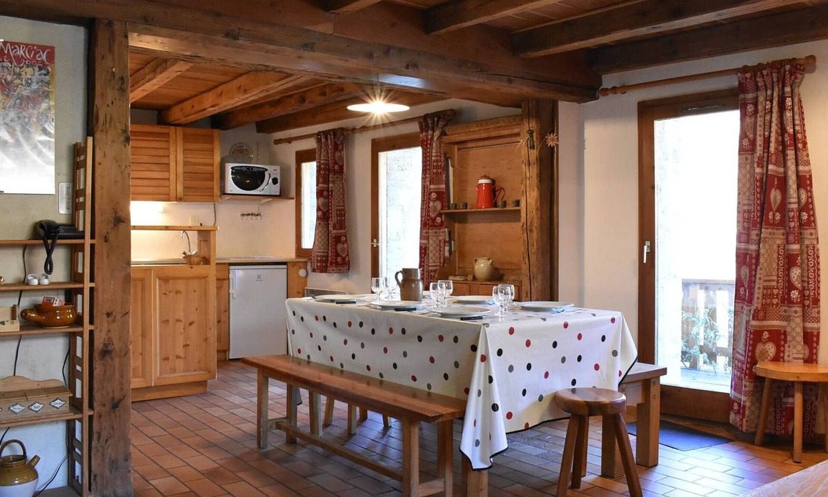 Meribel Ski Chalet | Traditional chalet for 8 in Méribel, calm and picturesque