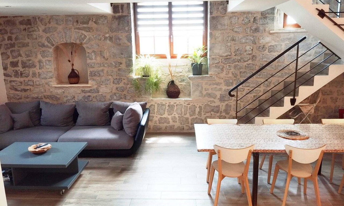 Balazuc House | Troubadour House