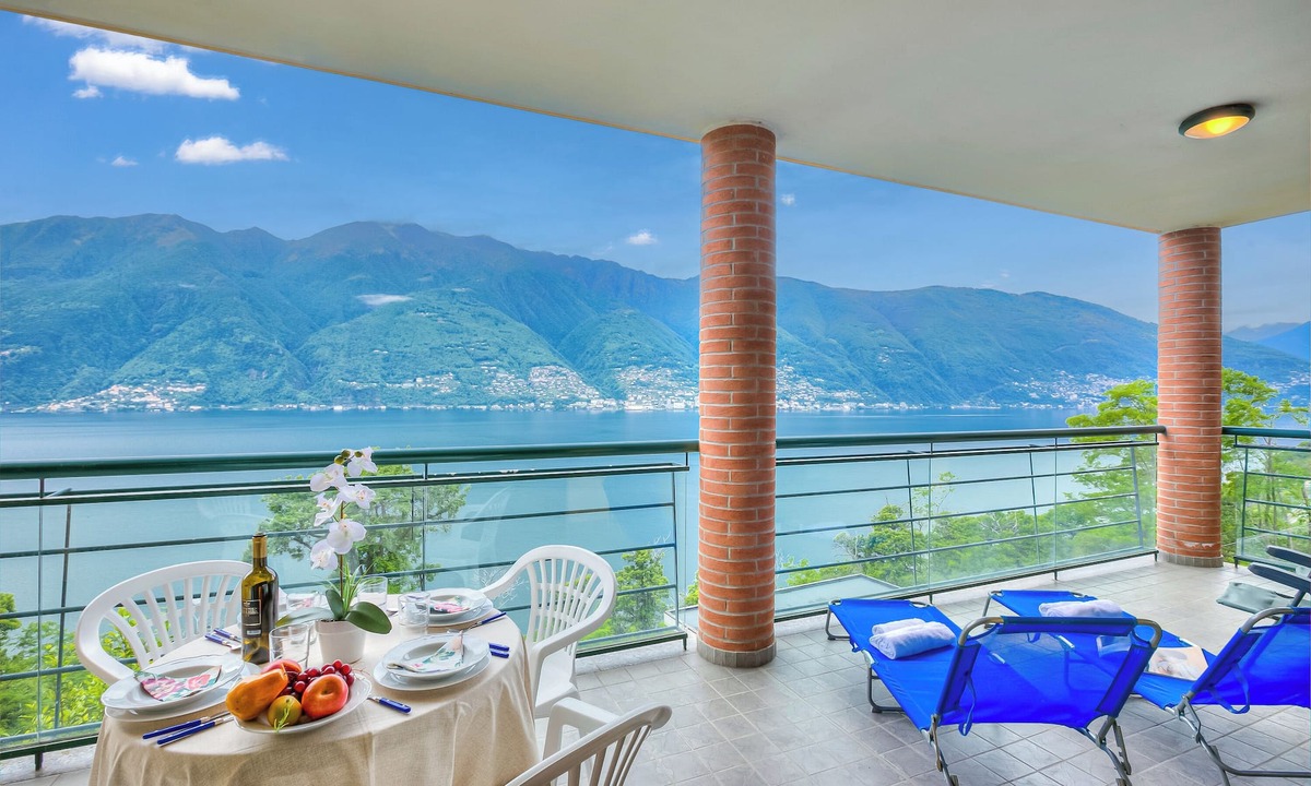 Tronzano Lago Maggiore Apartment | Va Pensiero sul Lago: Lake Maggiore Stunning View Balcony, Maccagno con Pino Tronzano, Italy