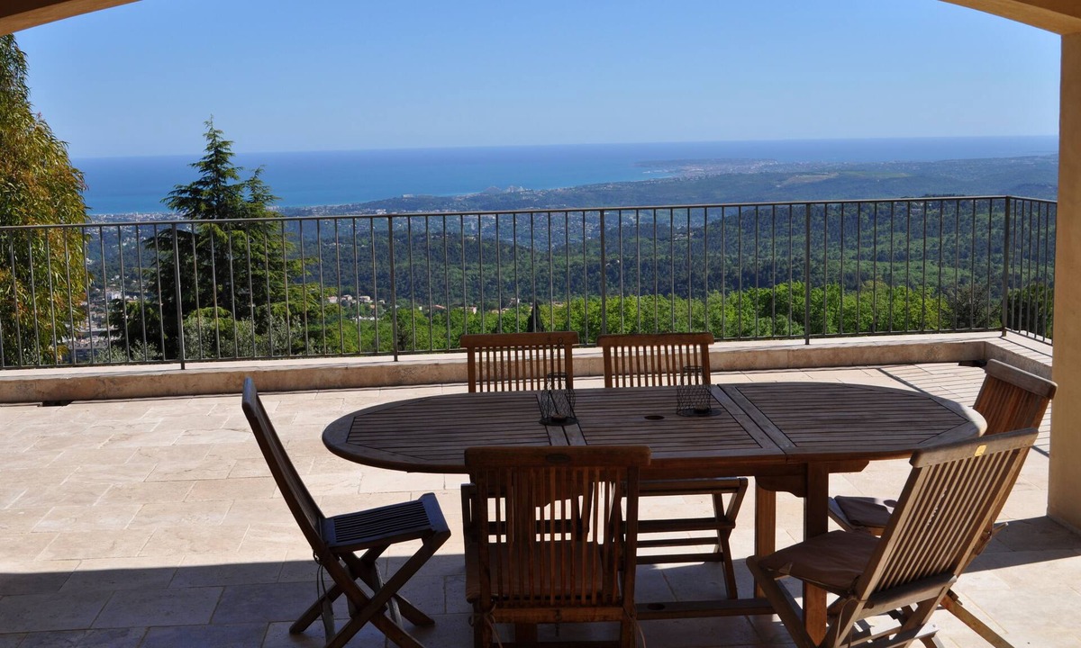 Vence House | Vence , near Nice 1/2 villa 5 * A.C ,large terrace, sea view, heated pool