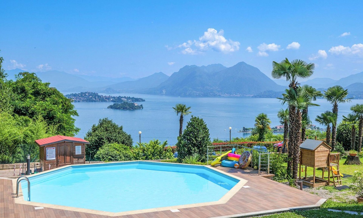 Carciano Apartment | Villa Anna, Borromean Islands, No. 06 by Lago Reisen