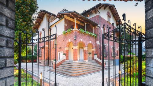 Cesano Maderno Villa | Villibera - Design villa with SPA, Cinema, Gym and Game Room