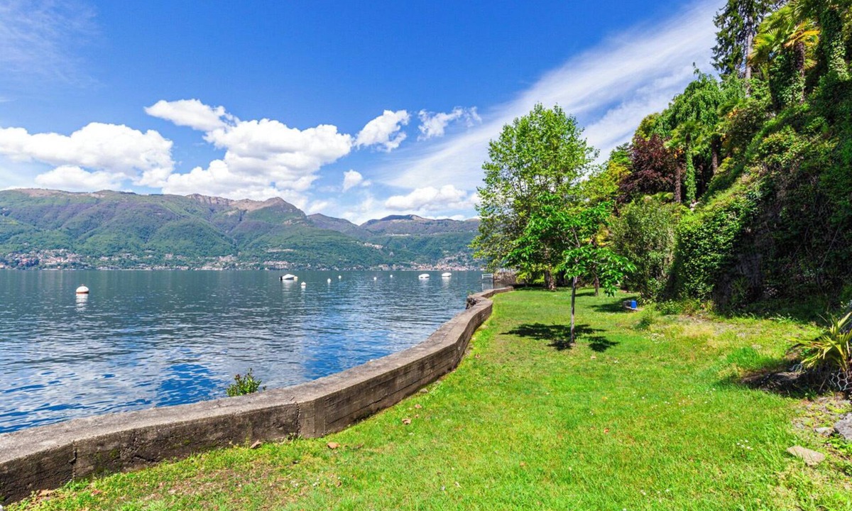 Brezzo di Bedero Apartment | Vista 180° by Lago Reisen
