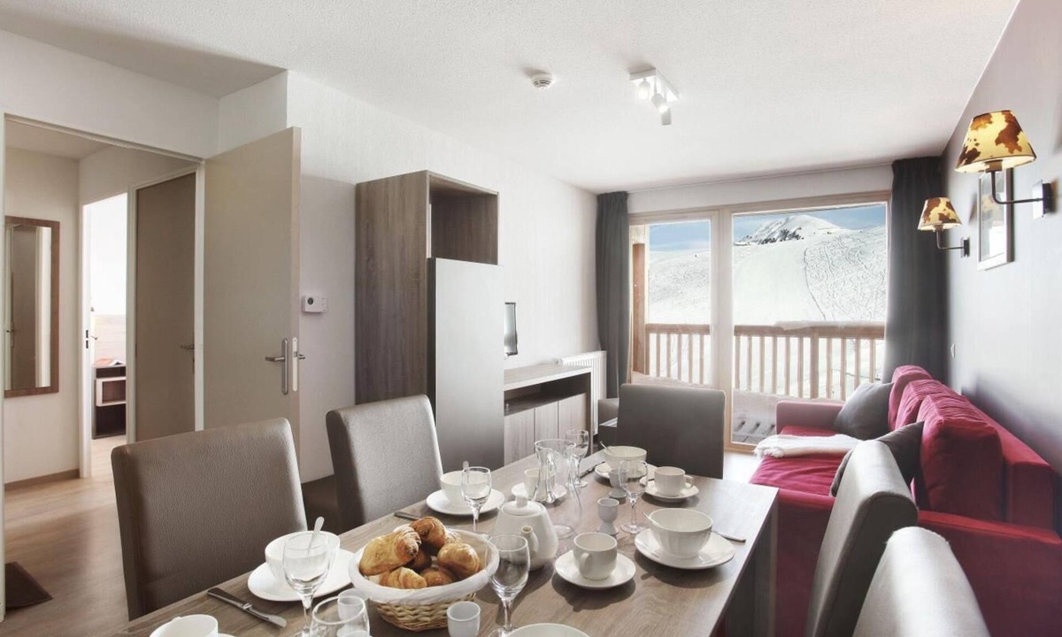 Plagne Soleil Apartment | Wifi, 250m from resort center, swimming pool, balcony, tv, ski locker, 54m², La Plagne