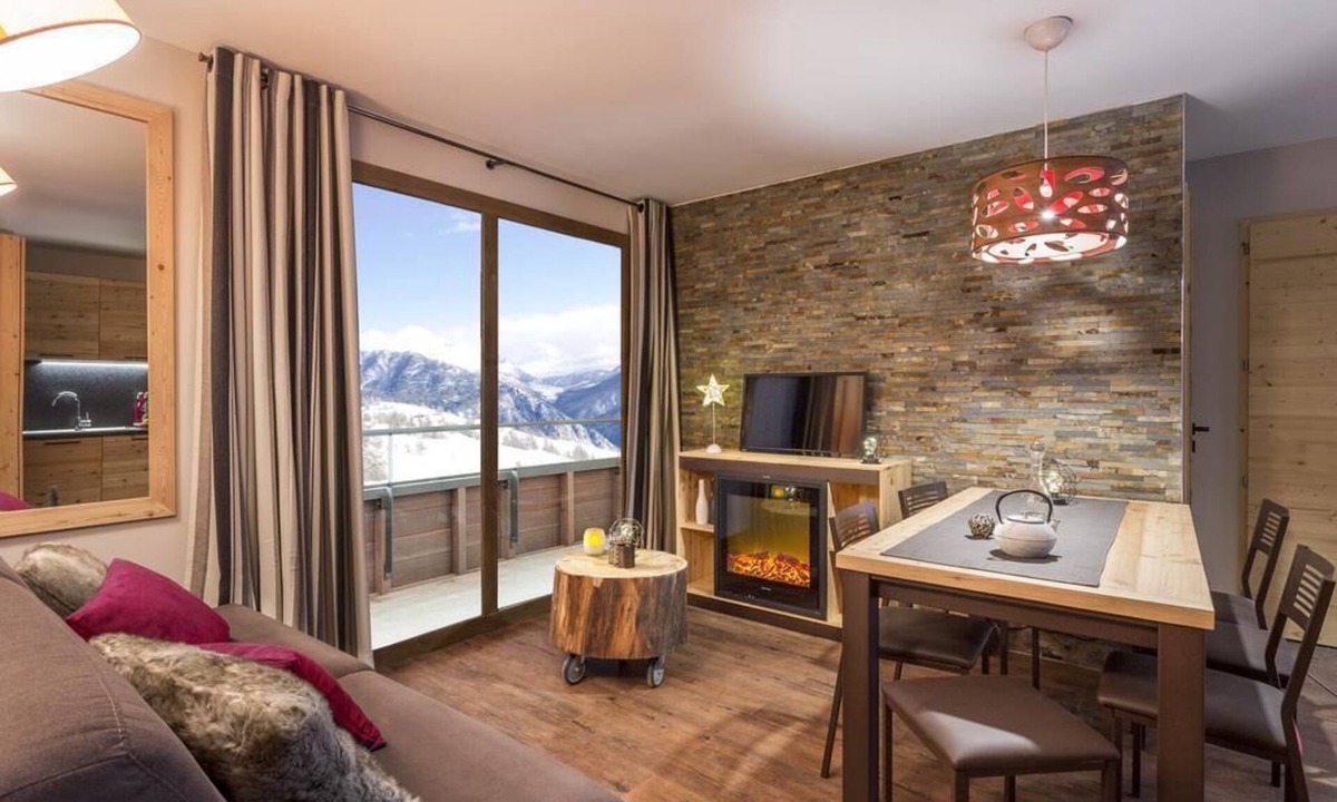 Les Boisses Apartment | Wifi, 300m from resort center, swimming pool, balcony, tv, ski locker, 55-63m², Tignes