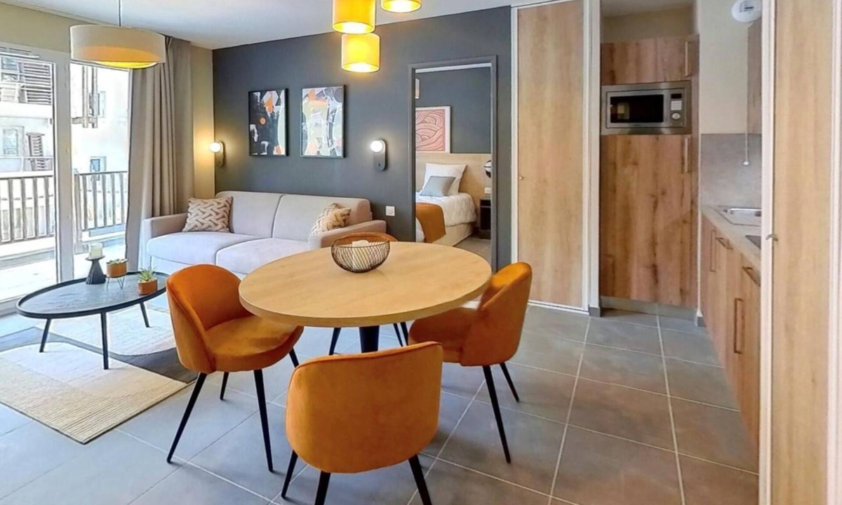 Saint-Etienne-de-Tinee Apartment | Wifi, 350m from resort center, swimming pool, sauna, hammam, balcony, tv, ski locker, 42m², Auron