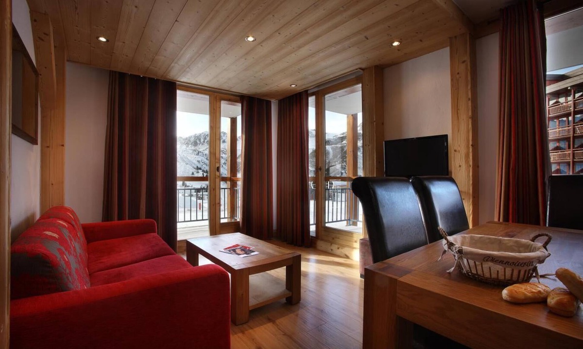 Arc-2000 Apartment | Wifi, 50m from resort center, fitness, swimming pool, sauna, hammam, balcony, tv, ski locker, 62m²
