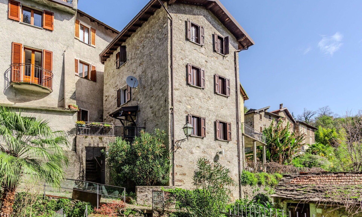 Santa Maria - Rezzonico House | Wonderful private villa for 6 people with A/C, WIFI, terrace and pets allowed