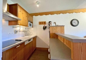 150m from shops, 2nd floor, balcony, tv, ski locker, 35m², Les Menuires