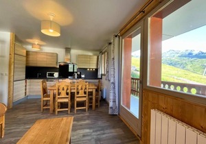 150m from shops, floor -1, balcony, tv, ski locker, 45m², Les Menuires