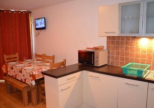 200m from resort center, 6th floor, balcony, tv, ski locker, 36m², Les Menuires
