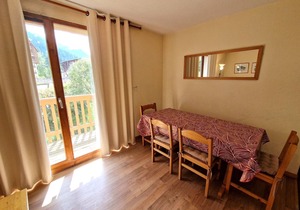 Cozy 2-Room + Cabin Apartment, Sleeps 6, Near Charmasson Chairlift and Village Center