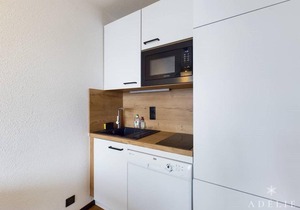 Studio rénové 2* pour 4 pers., skis aux pieds, balcon exposé sud-ouest, proche commerces et garderie - FR-1-398-528