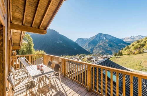 Champagny-en-Vanoise Apartment | 100m from resort center, 15th floor, balcony, parking, tv, ski locker, 96m², Champagny-en-Vanoise