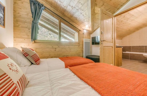 Champagny-en-Vanoise Apartment | 100m from resort center, 15th floor, balcony, parking, tv, ski locker, 96m², Champagny-en-Vanoise
