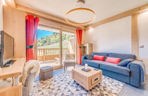 Champagny-en-Vanoise Apartment | 100m from resort center, 4th floor, balcony, parking, tv, ski locker, 57m², Champagny-en-Vanoise