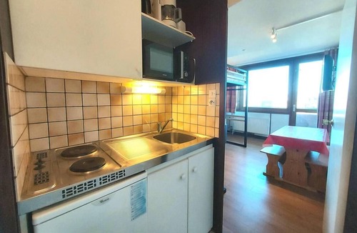 Plagne Centre Apartment | 100m from resort center, 1st floor, view mountain, balcony, parking, ski locker, 17m², La Plagne