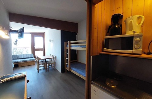Arc-1800 Apartment | 100m from resort center, 11st floor, view ski slopes, balcony, tv, 25m², Les Arcs