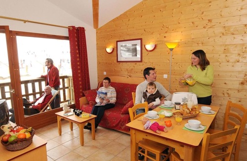 Aussois Apartment | 100m from resort center, fitness, swimming pool, sauna, terrace, balcony, parking, tv, ski locker