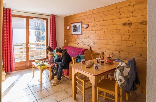 Aussois Apartment | 100m from resort center, fitness, swimming pool, sauna, terrace, balcony, parking, tv, ski locker