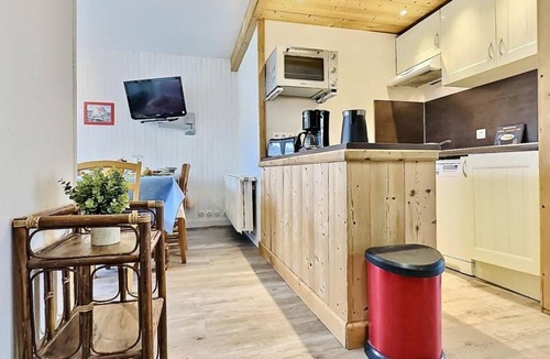 Le Lavachet Apartment | 100m from resort center, 2nd floor, balcony, tv, ski locker, 65m², Tignes