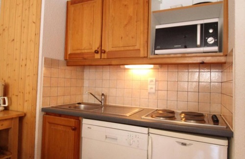 Lanslevillard Apartment | 100m from resort center, 1st floor, view mountain, balcony, tv, ski locker, 39m², Val Cenis