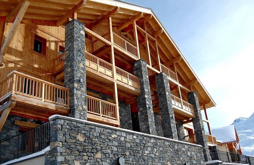Les Bruyeres Apartment | 100m from shops, Ground floor, view valley, terrace, fireplace or stove, tv, ski locker, 101m²