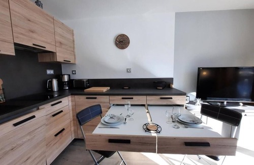 Saint-Martin-de-Belleville Apartment | 110m from shops, 1st floor, balcony, tv, 29m², Saint Martin de Belleville