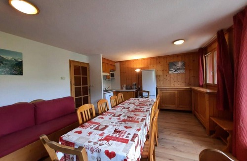 Les Menuires Apartment | 150m from shops, 1st floor, balcony, tv, ski locker, 58m², Les Menuires