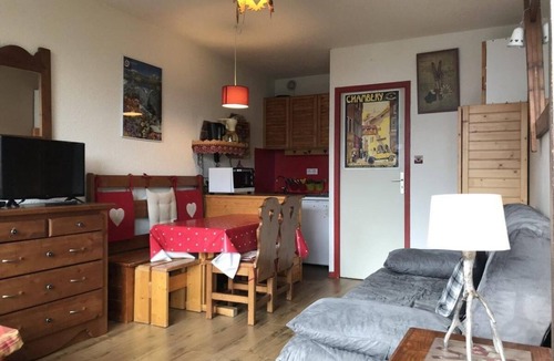 Plan Peisey Apartment | 170m from resort center, 4th floor, view mountain, balcony, tv, ski locker, 24m², Peisey-Vallandry