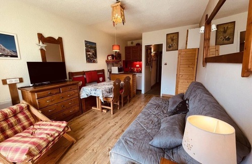 Plan Peisey Apartment | 170m from resort center, 4th floor, view mountain, balcony, tv, ski locker, 24m², Peisey-Vallandry