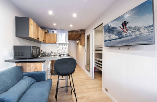 Les Belleville Apartment | 2 bedroom apartment with parking and balcony
