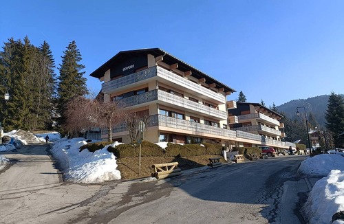 Les Gets Apartment | 2-Room Ski-In/Ski-Out Apartment - Sleeps 5 - 300m from Shops - Parking & Ski Locker Included