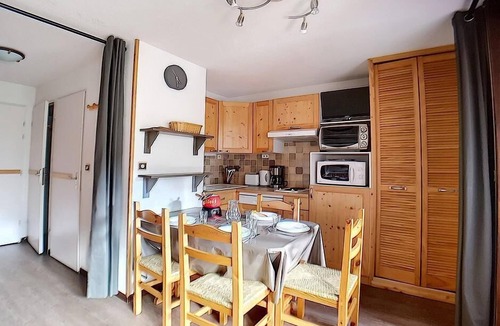 Les Bruyeres Apartment | 200m from resort center, 2nd floor, tv, ski locker, 23m², Les Menuires