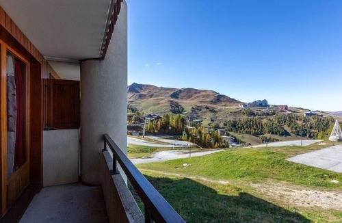 Plagne Soleil Apartment | 20m from resort center, 2nd floor, view ski slopes, balcony, tv, ski locker, 25m², La Plagne