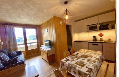 Plagne Soleil Apartment | 20m from resort center, 2nd floor, view ski slopes, balcony, tv, ski locker, 25m², La Plagne