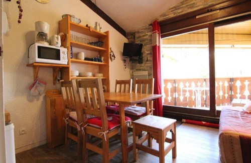 Viel-Alpe Apartment | 220m from resort center, 5th floor, balcony, tv, ski locker, 28m², Alpe d'Huez