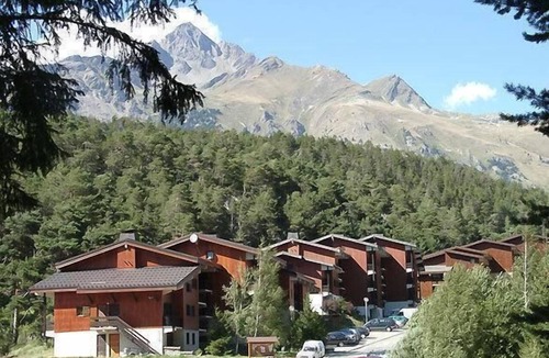 Villarodin-Bourget Apartment | 240m from resort center, 2nd floor, view ski slopes, balcony, parking, tv, ski locker, 30m²