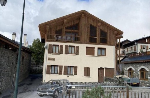 Saint-Marcel Apartment | 2nd floor, balcony, fireplace or stove, tv, 95m², Saint Martin de Belleville