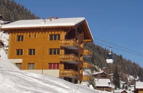 Grimentz Apartment | 3-room apartment for 5 persons : Living room with 1 sofa-bed - kitchen with dishwasher and microwave
