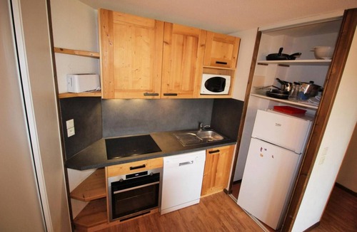 Villarodin-Bourget Apartment | 300m from resort center, 5th floor, parking, tv, ski locker, 45m², La Norma